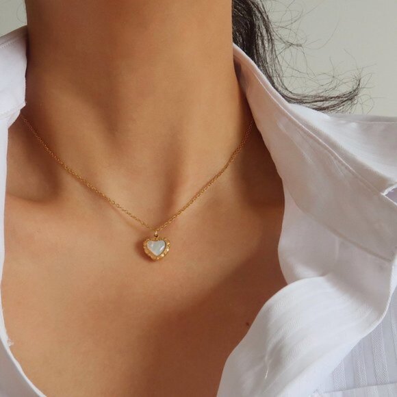 NEW 18K Gold Plated Shell Embossed Heart Love Necklace - Picture 10 of 12